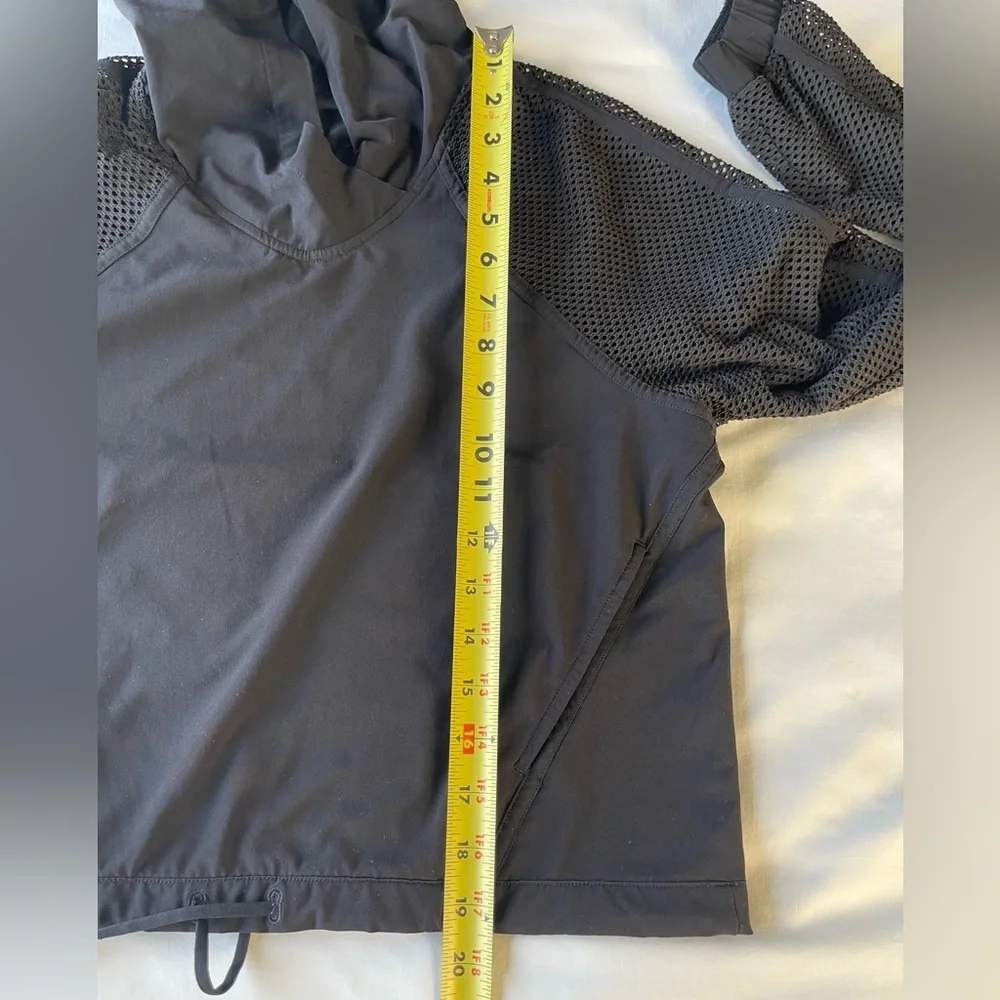 Lululemon Catch a Breeze Black Cropped Pullover Hoodie Fits like Women’s Size 2 - Picture 13 of 14